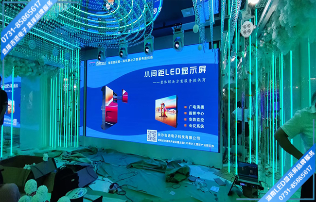 長沙岳陽麓區(qū)某酒店宴會大廳LED顯示屏.jpg